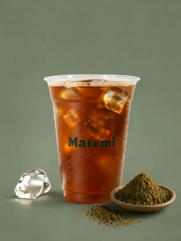 Käsi korjab yerba mate lehti